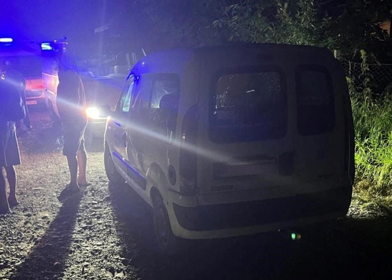 На Прикарпатті чоловік стріляв в автомобілю: поранено підлітка