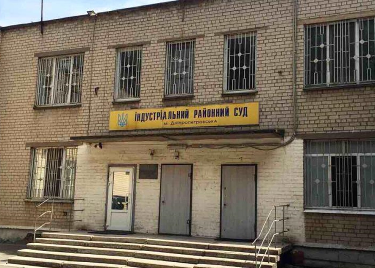 Суд виніс вирок військовому за вбивство двох жінок і поліціянтів