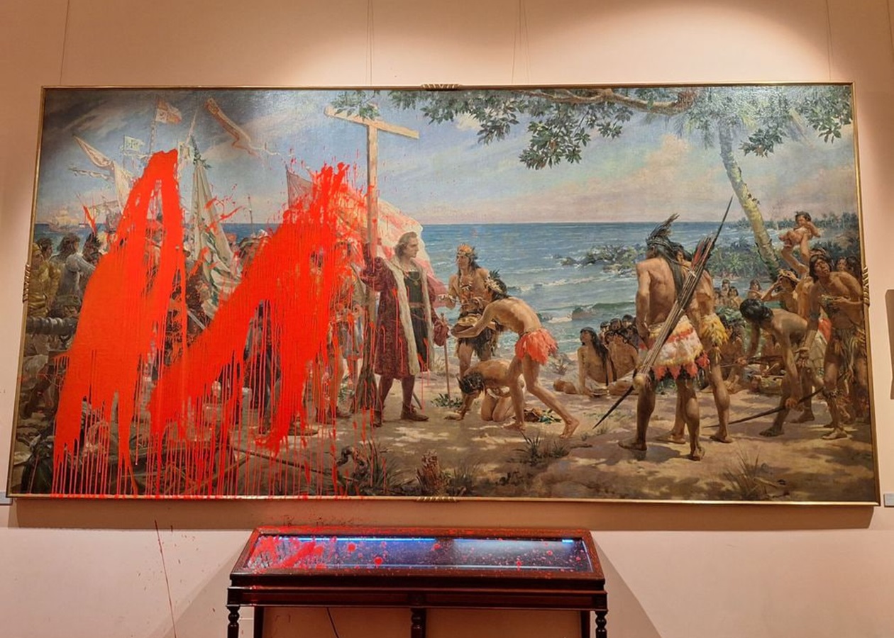 Активістки облили картину про Колумба в Мадриді