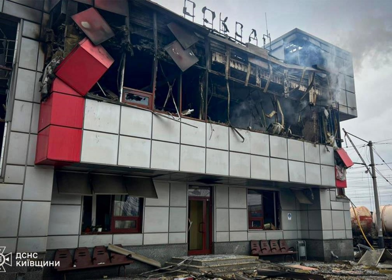 Відновлено рух поїздів через станцію Фастів