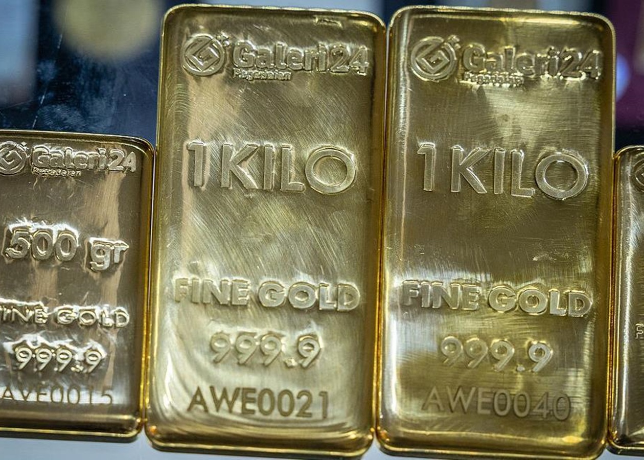 Ціна золота рекордно зросла через слабкий долар