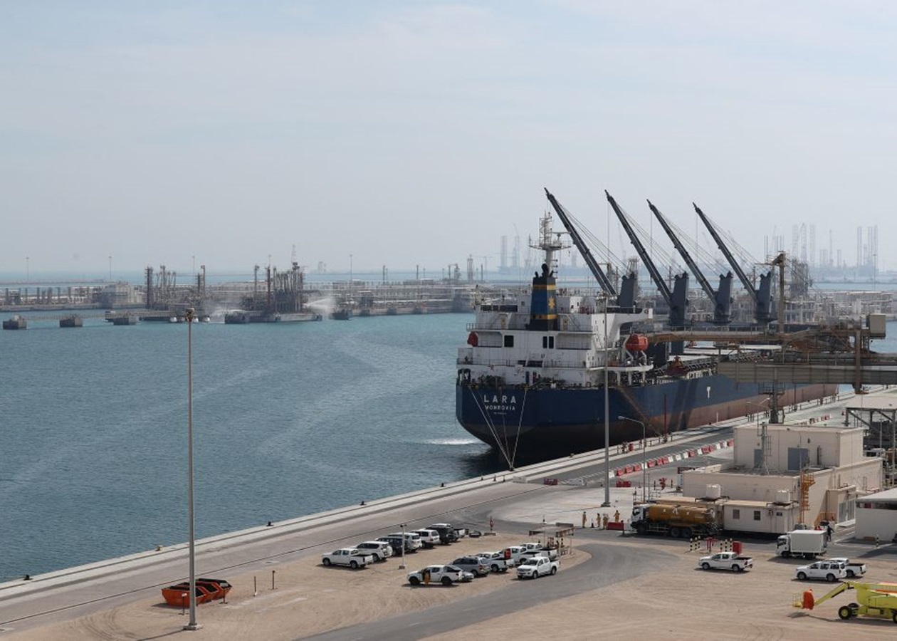 На Близькому Сході припиняють роботу нафтові та газові об'єкти