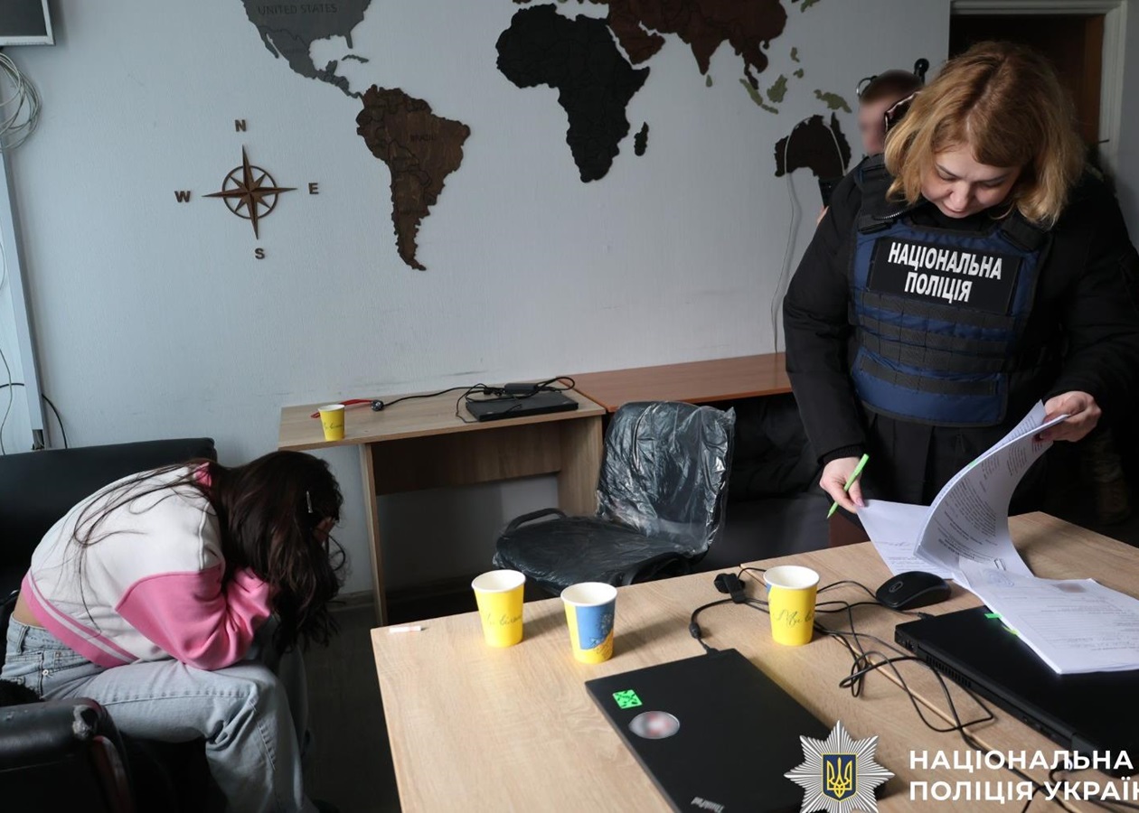 Вдавали романтику і викрадали крипту: в Дніпрі ліквідовали call-центри