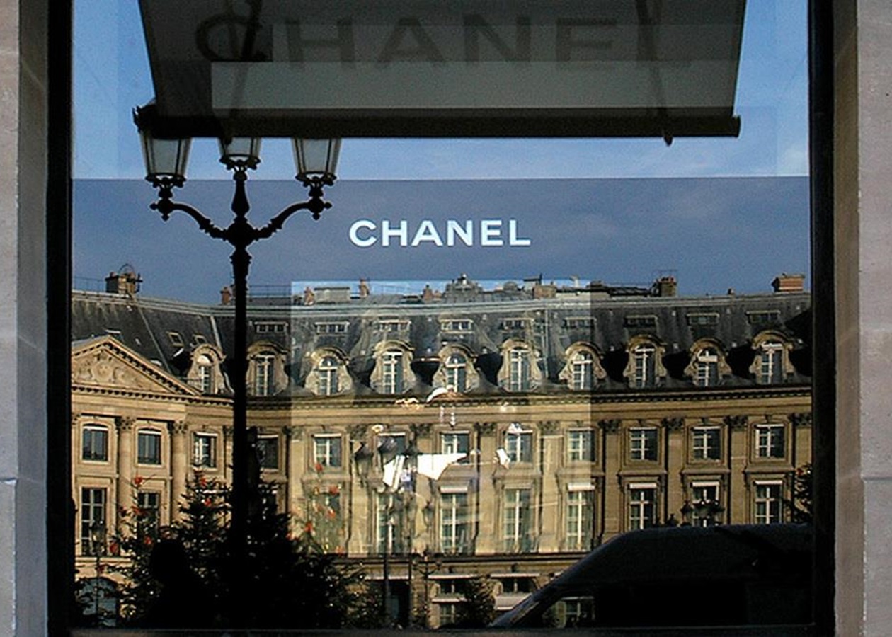 CHANEL представив Métiers d’Art 2026: сумки у формі фруктів і тварин