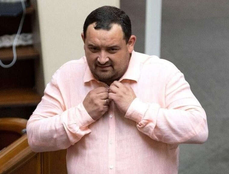 Суд у справі Кузьміних знову відклали через неявку адвоката: засідання зривали понад 30 разів